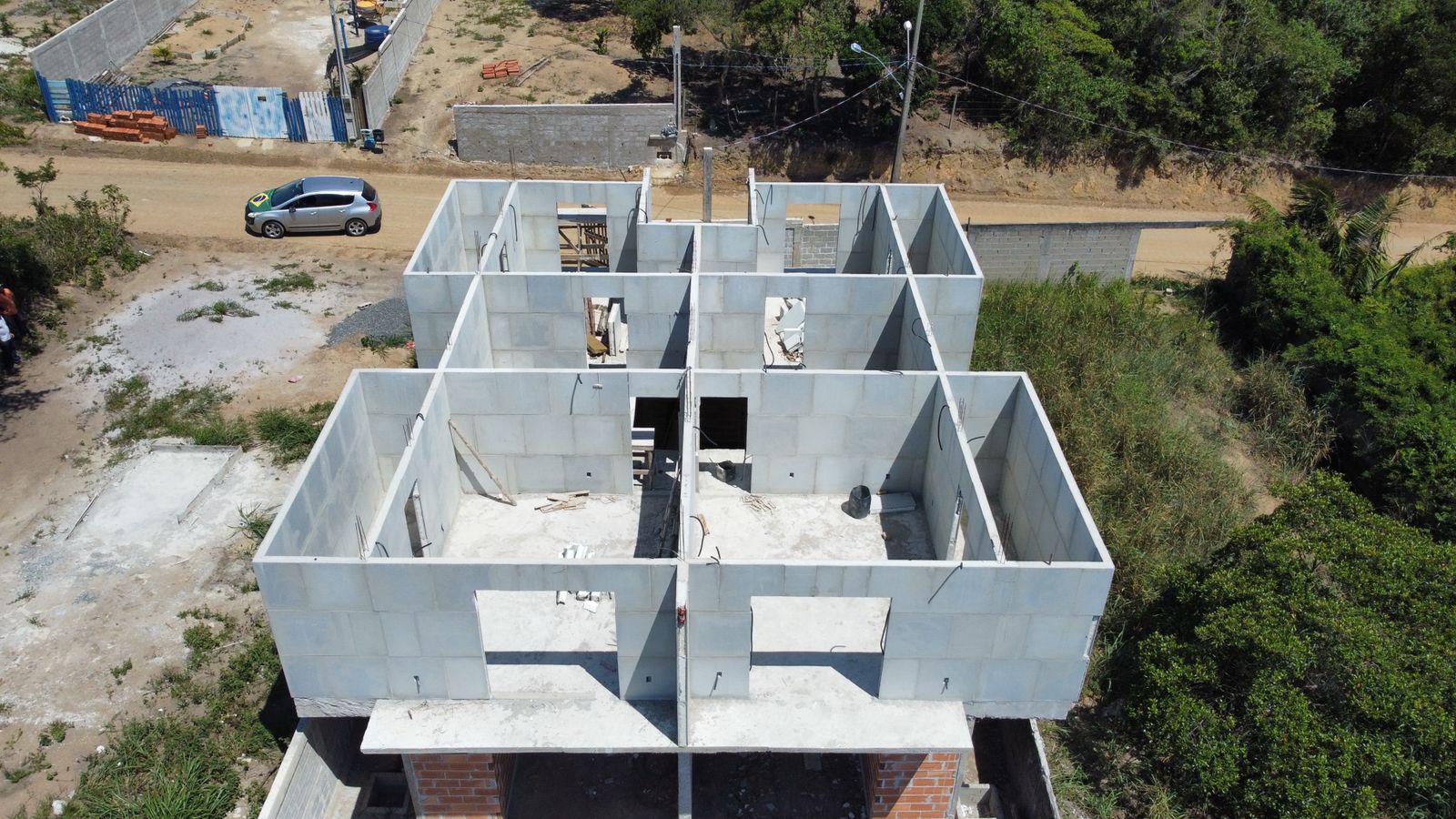 Vista aérea de residência em construção com Blocok